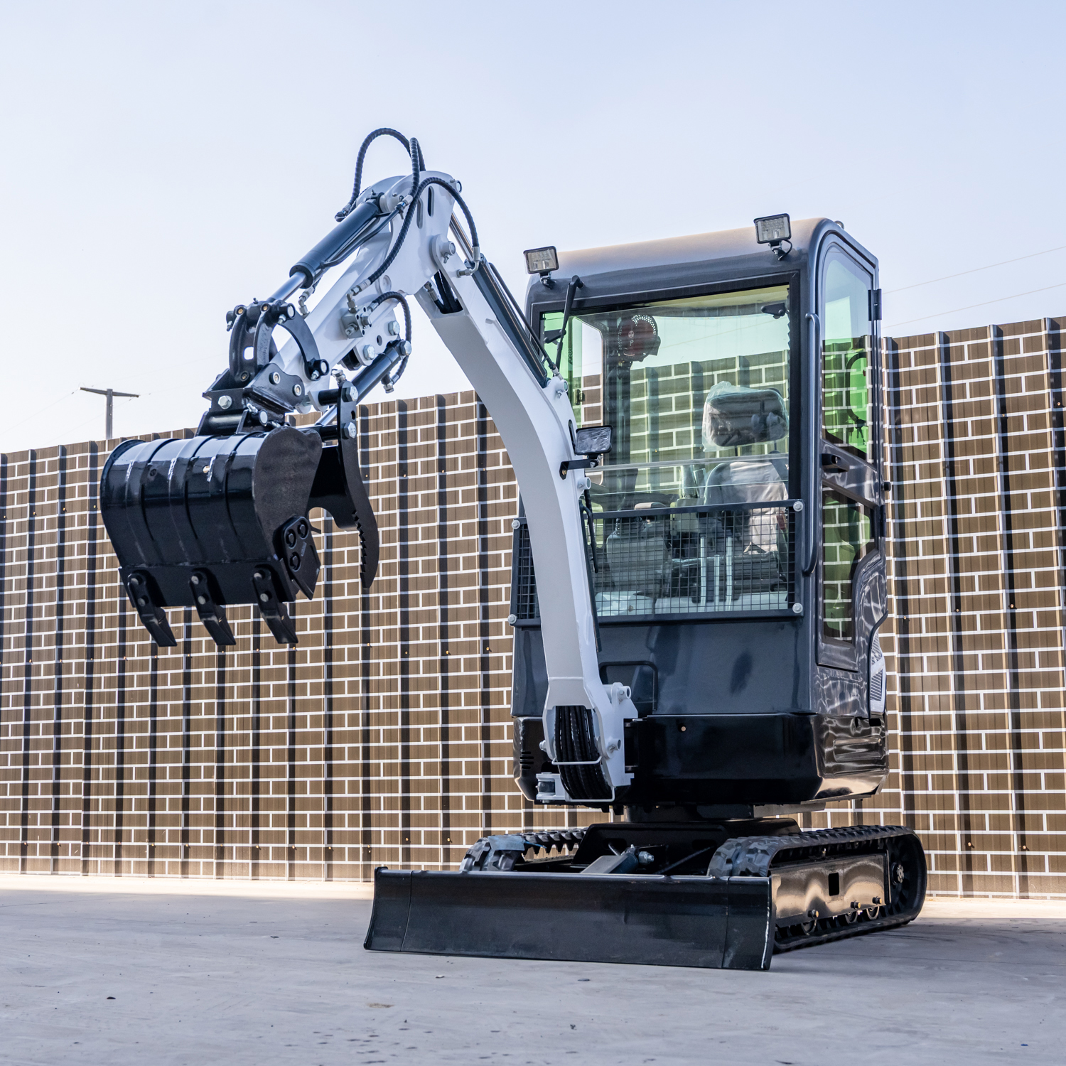 Mini Excavator 1.5Tons Pilot C - Tractor Backhoe 评论和价格