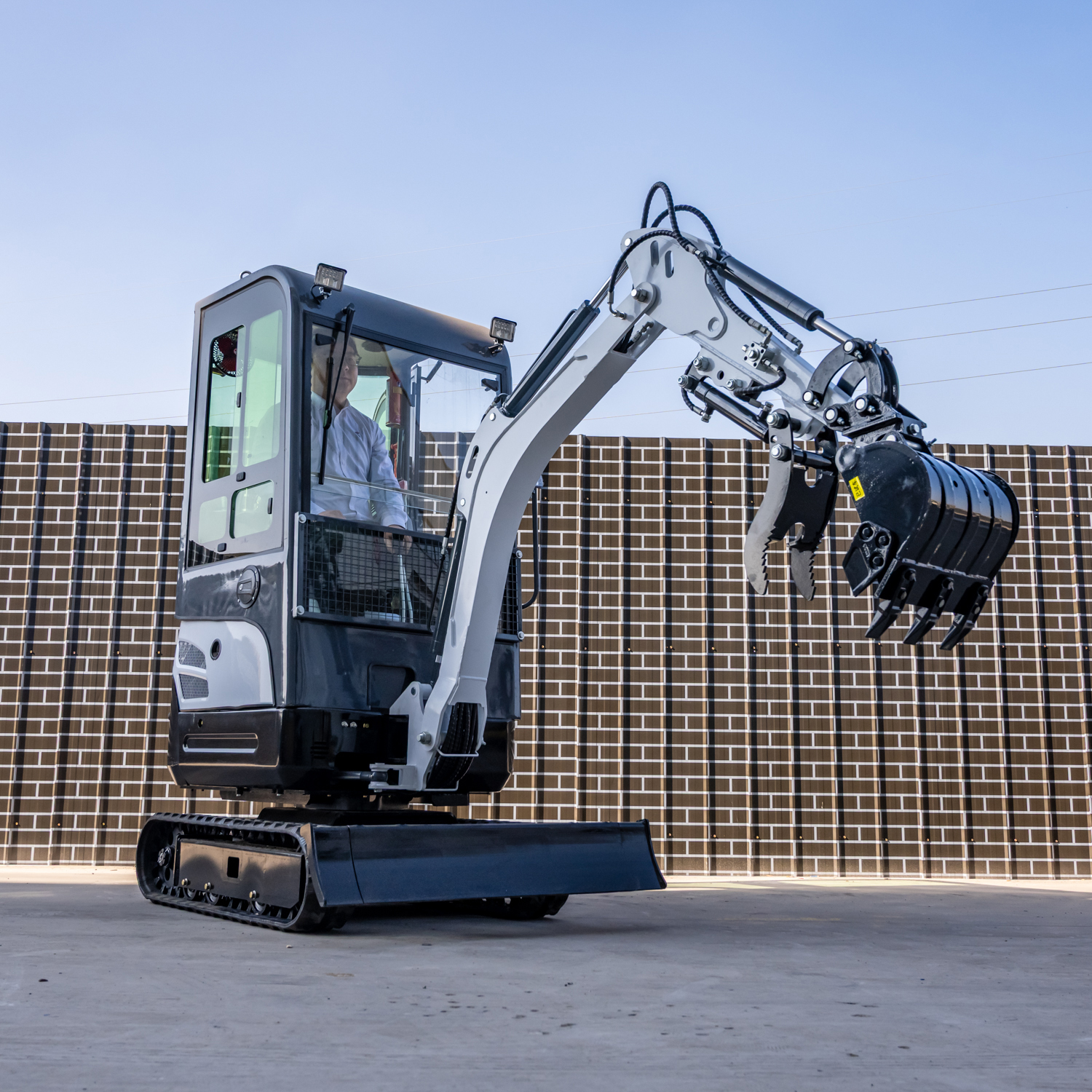 Mini Excavator 1.5Tons Pilot C - Tractor Backhoe 评论和价格